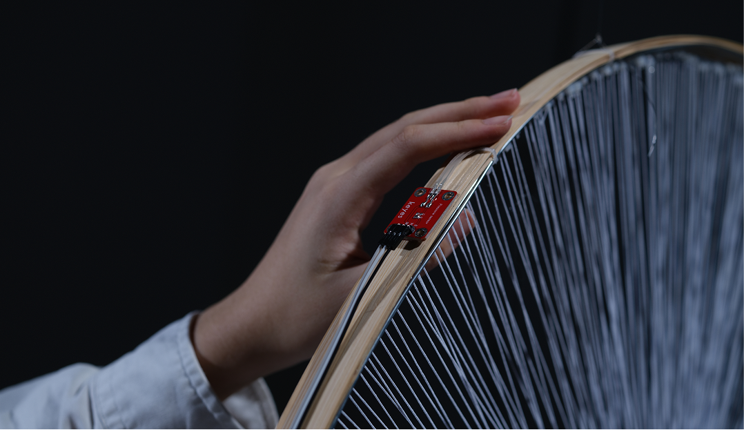 Pressure sensor mounted directly onto the woven bamboo frame